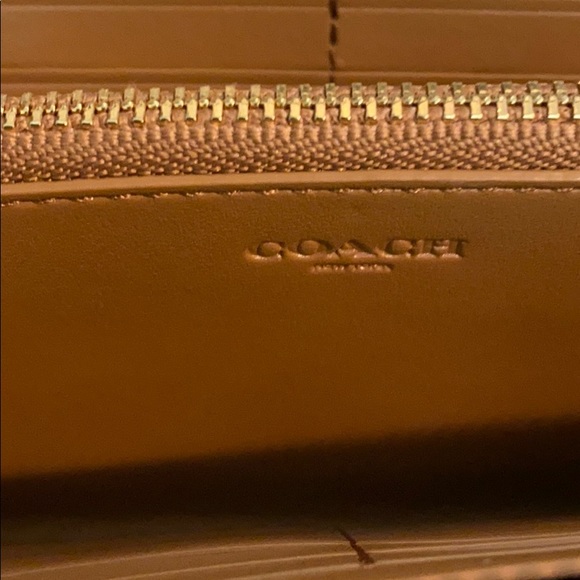 Coach - Picture 8 of 10